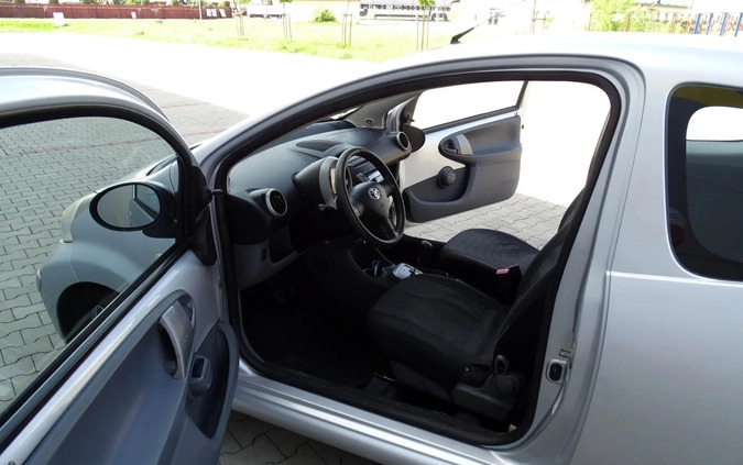 Toyota Aygo cena 11900 przebieg: 199000, rok produkcji 2006 z Gostynin małe 154